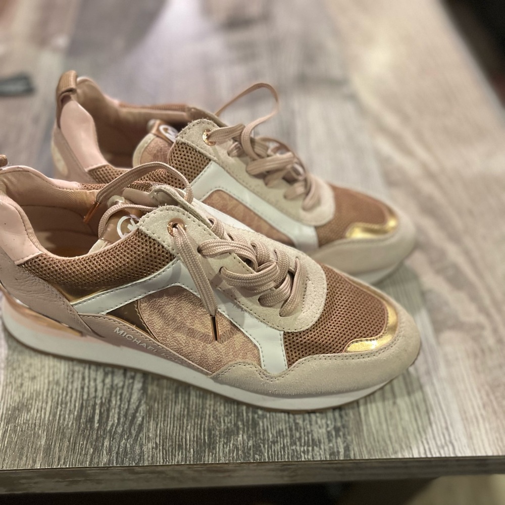 MK Maddy Logo Trainer